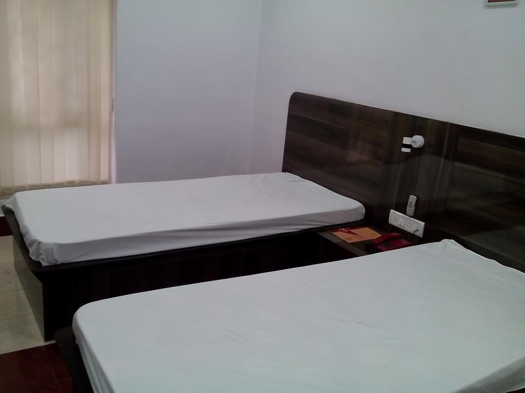 Neeranand Dalhousie- A Pure Vegetarian Hotel Calcuta Exterior foto